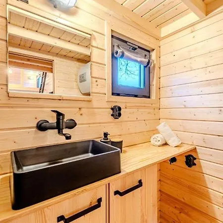 Villa малка къщичка бяла черква