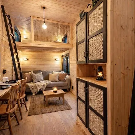 малка къщичка бяла черква * Kulata