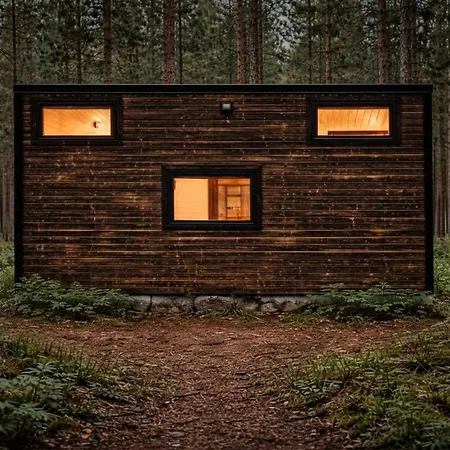 малка къщичка бяла черква