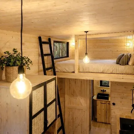 Villa малка къщичка бяла черква *