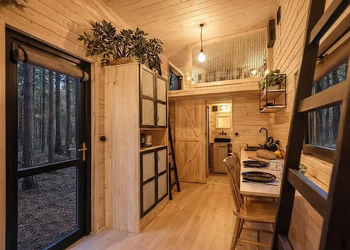 Βίλα малка къщичка бяла черква