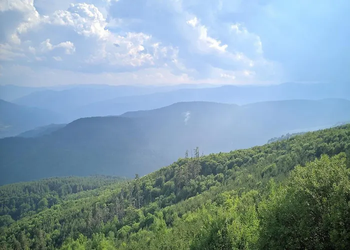 Βίλα малка къщичка бяла черква *